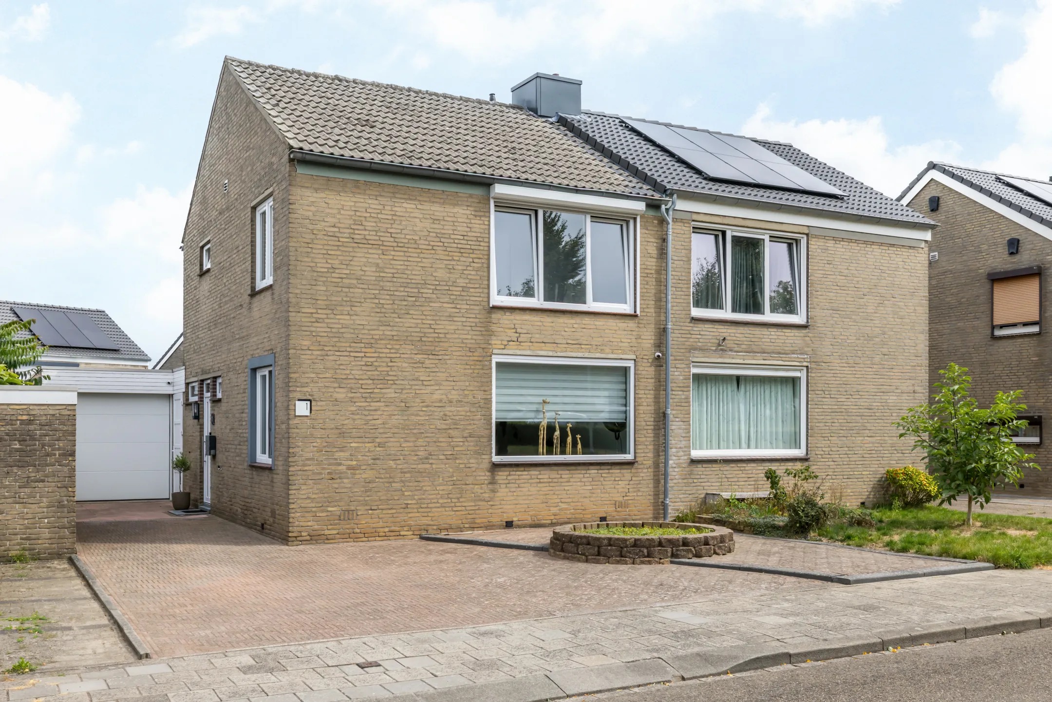 2-onder-1-kapwoning Bernhardstraat 1 in Puth
