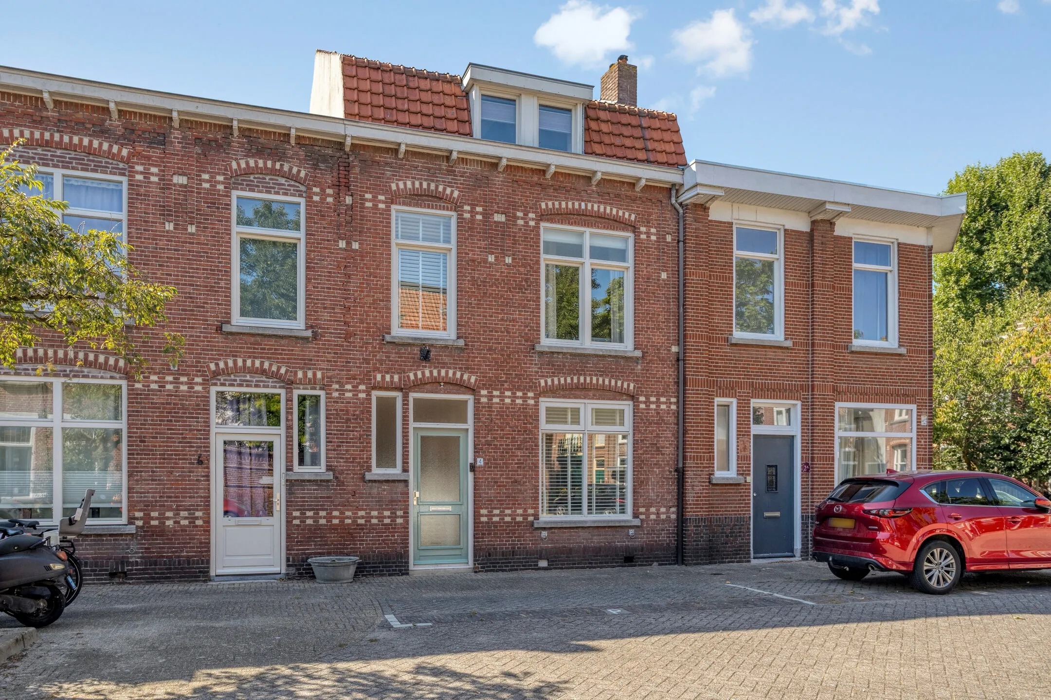 Tussenwoning Burgemeester Hulshofstraat 4 in Bergen op Zoom