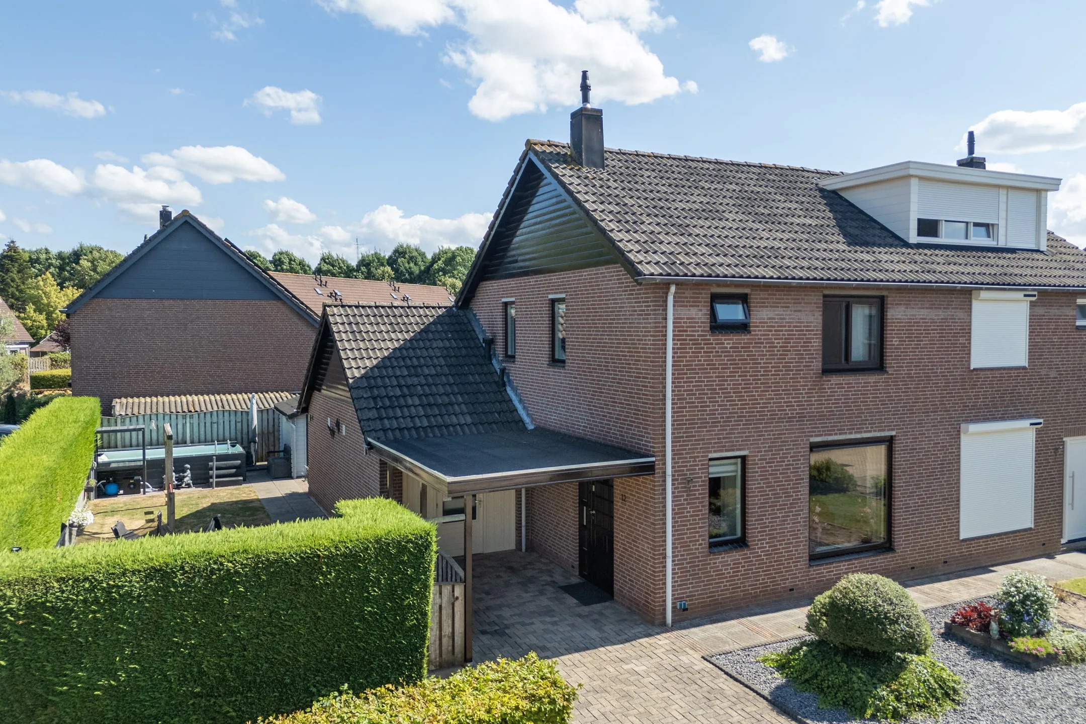 2-onder-1-kapwoning Valkstraat 12 in Hank