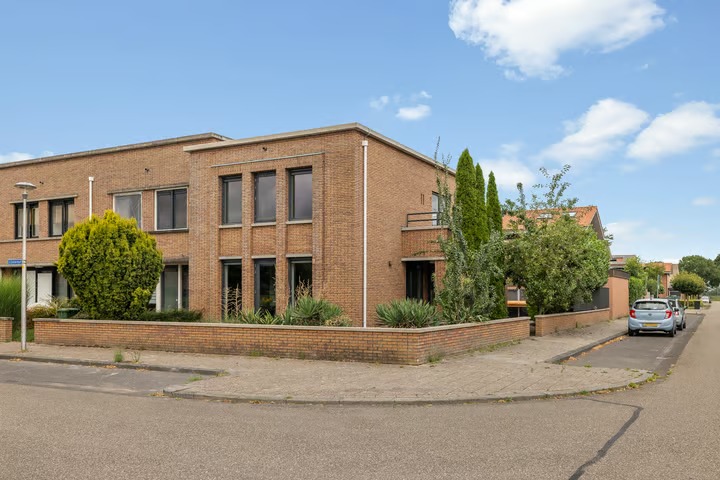 Hoekwoning Tuinfluiterlaan 131 in Zeewolde