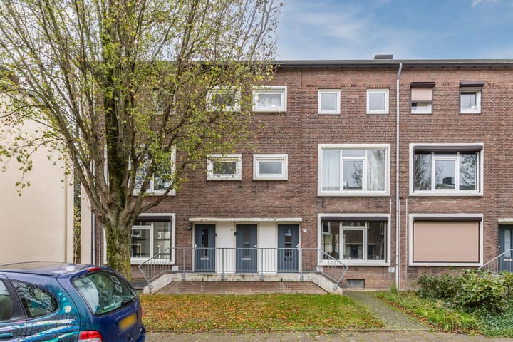 Benedenwoning Charles Vosstraat 21 in Sittard