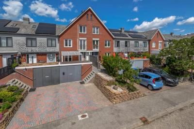 Eengezinswoning, tussenwoning (dijkwoning) De Waard 233 in Groningen