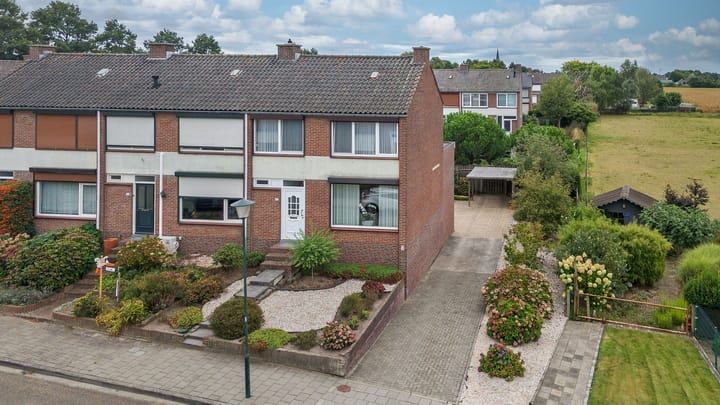 Eengezinswoning, hoekwoning (drive-in woning) Oude Heerweg 195 in Velden