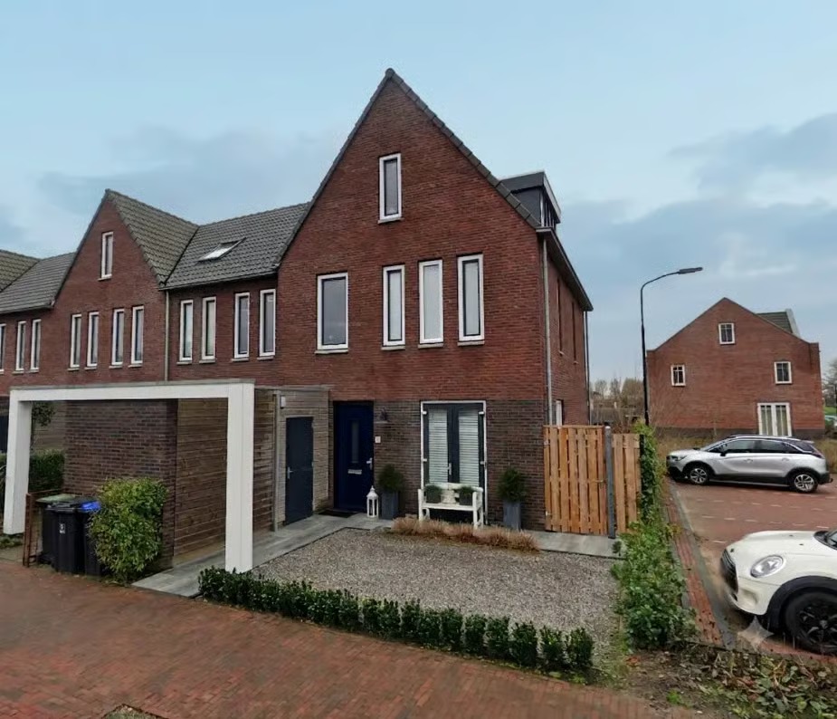 Hoekwoning Marickenlaan 2 in Wilnis