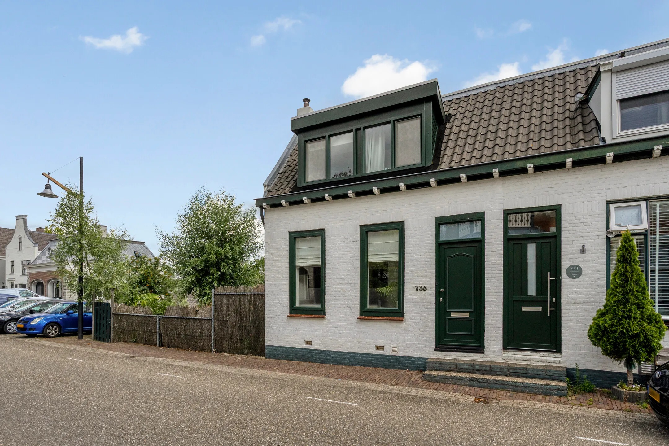 Hoekwoning (dijkwoning) Rivierdijk 735 in Sliedrecht