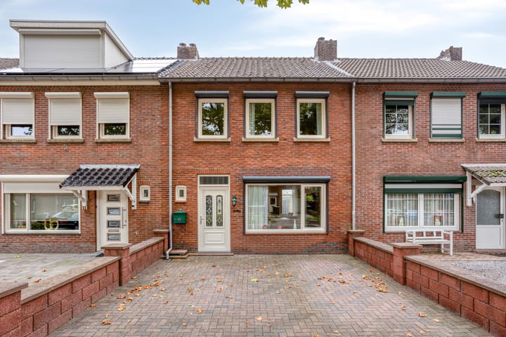 Eengezinswoning, tussenwoning Ericastraat 13 in Kerkrade