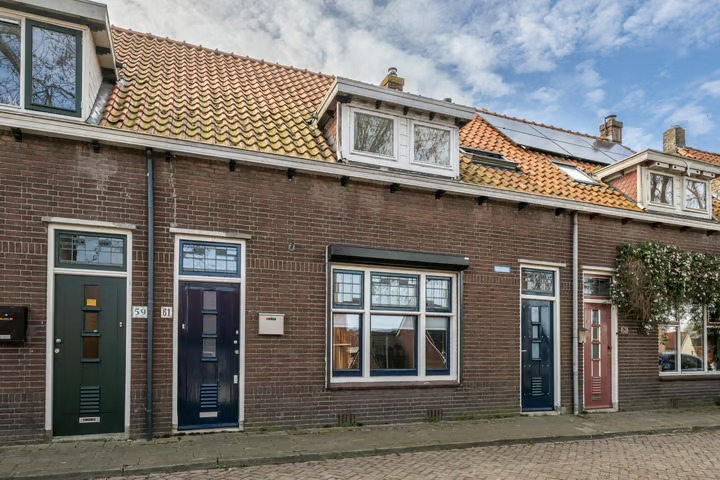 Tussenwoning (dijkwoning) Molendijk 61 in Ooltgensplaat