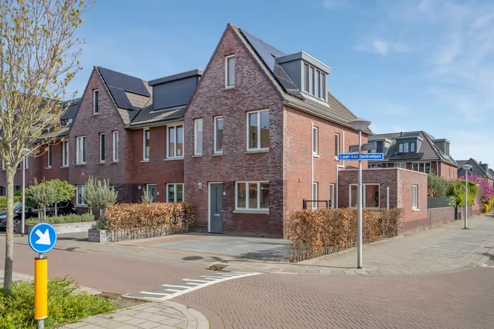 Hoekwoning Laan van Bentvelsen 2 in Delft