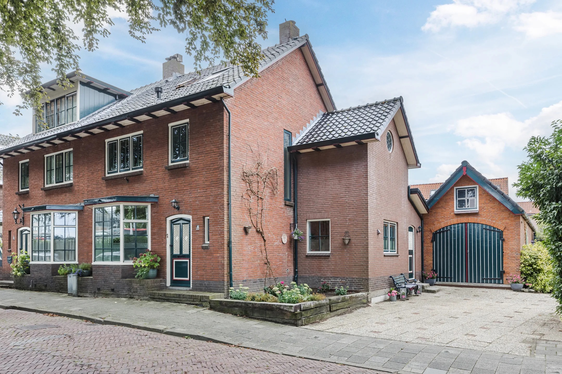 2-onder-1-kapwoning Stationsstraat 6 in Uithoorn