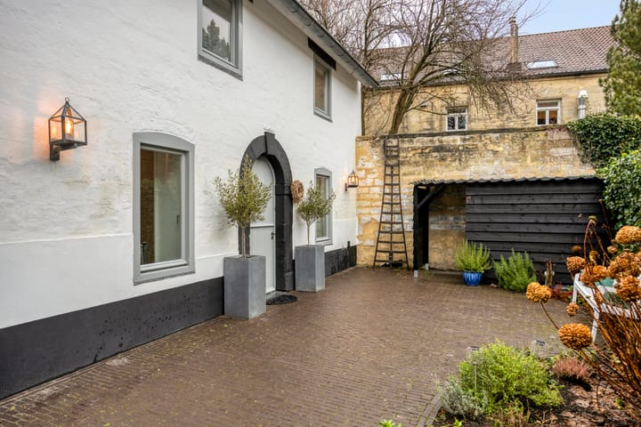 Hoekwoning (hofjeswoning) Broekhem 146 in Valkenburg