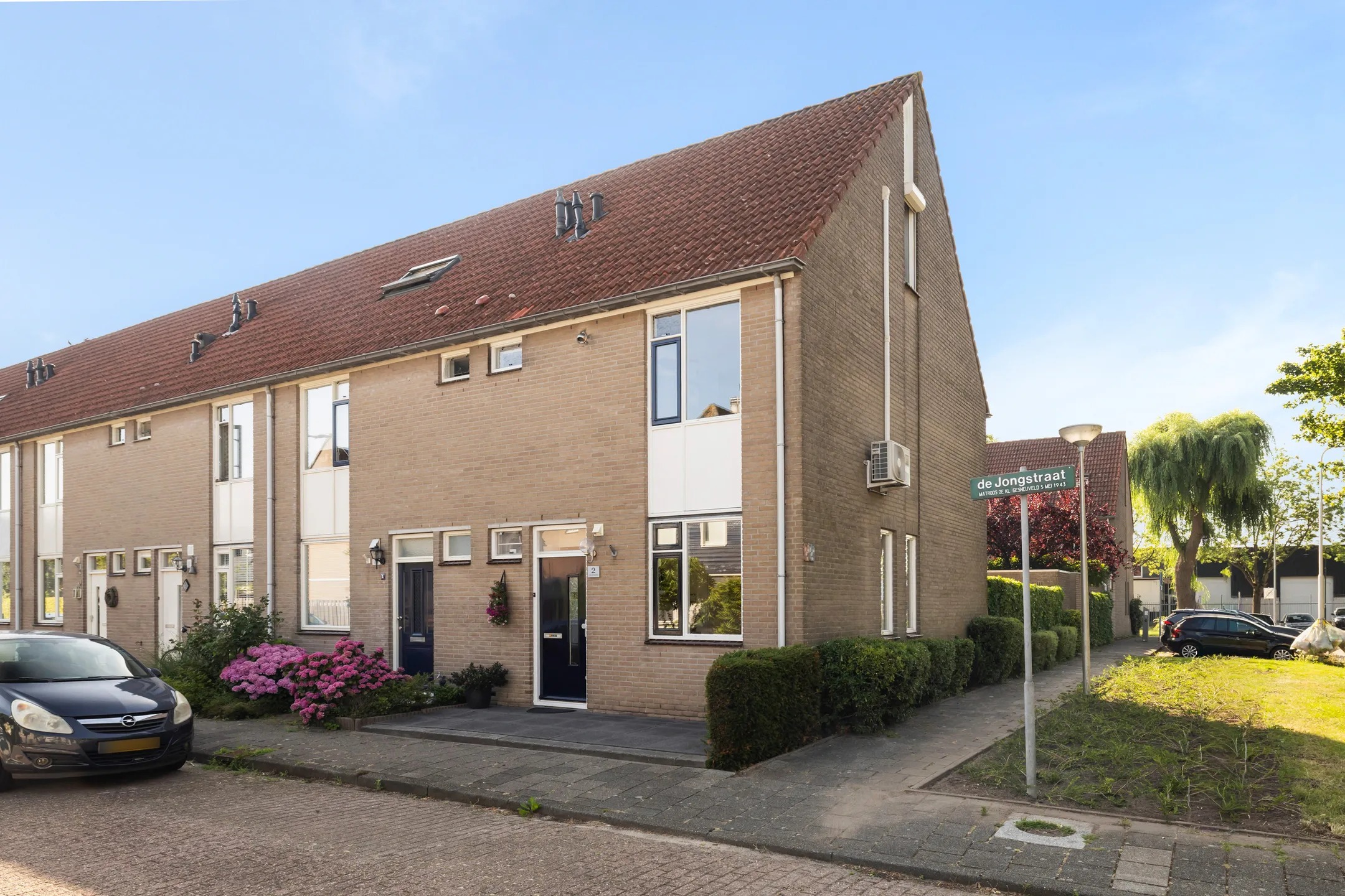 Hoekwoning De Jongstraat 2 in Linschoten