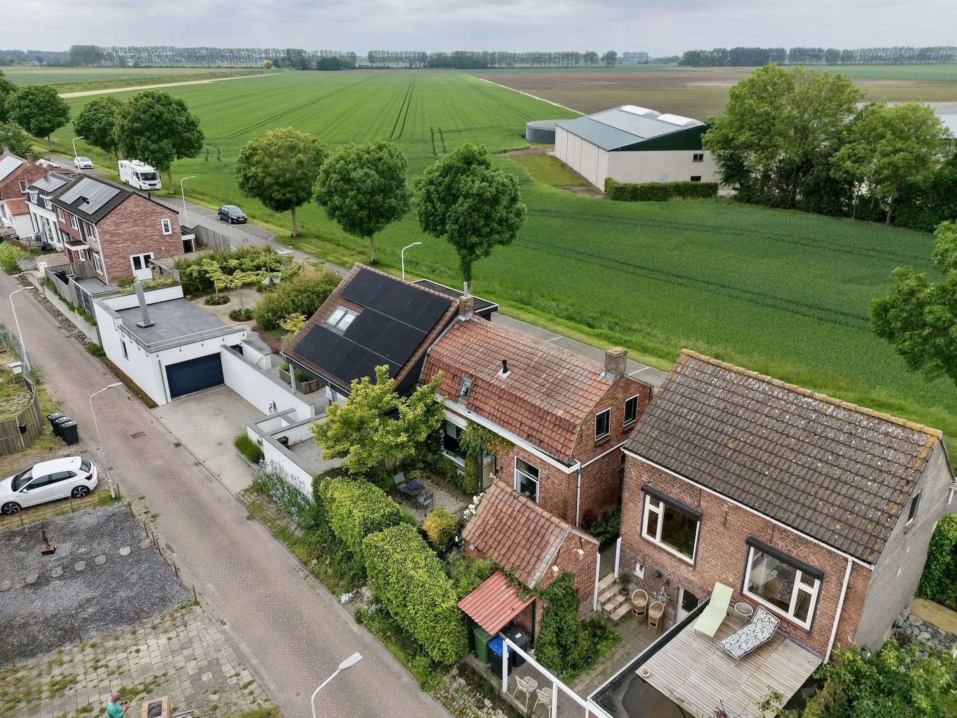 Halfvrijstaande woning (dijkwoning) Achtereindstraat 18 in Graauw