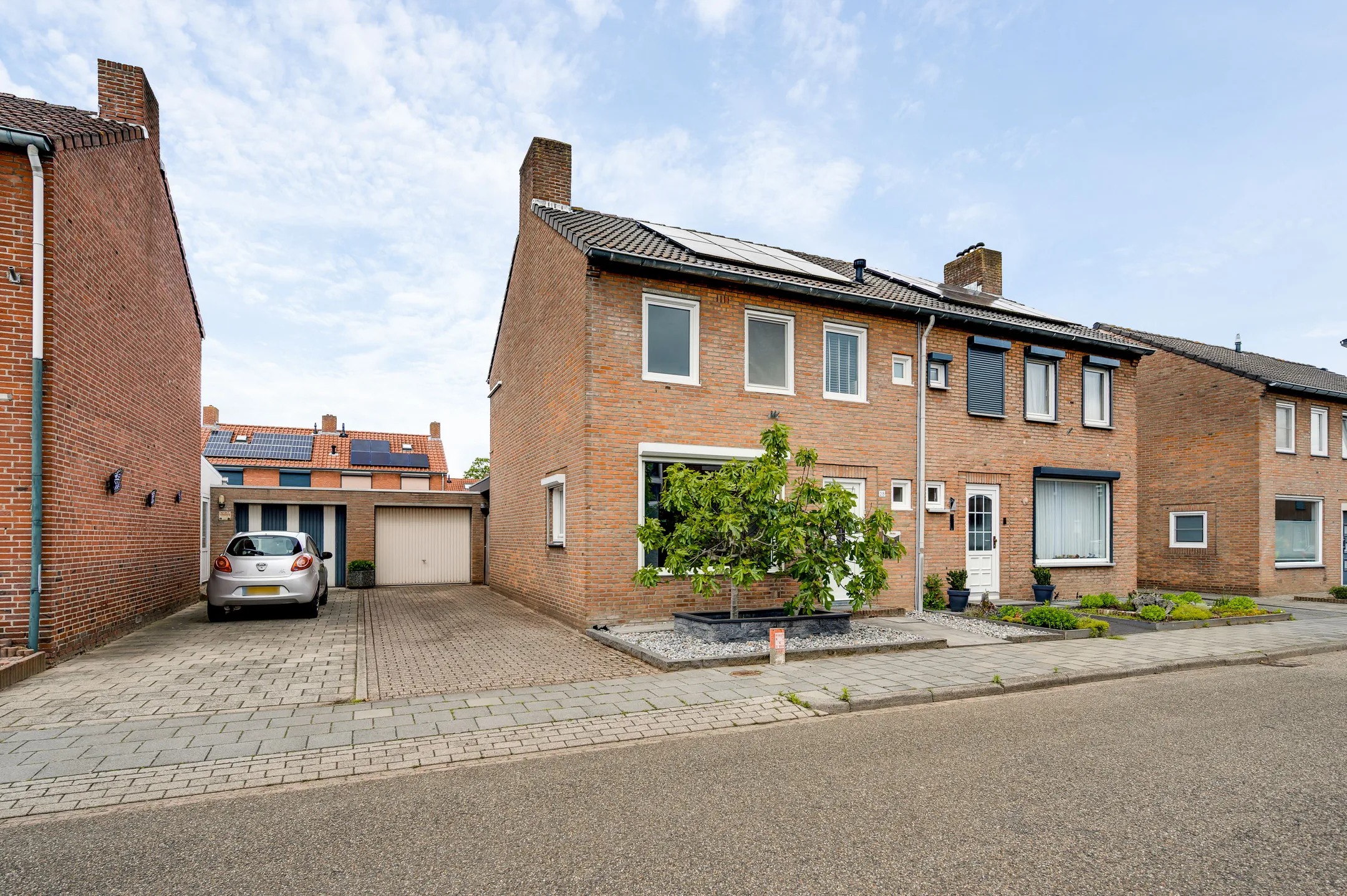 2-onder-1-kapwoning Dokter Meuwissenstraat 28 in Sint Odiliënberg