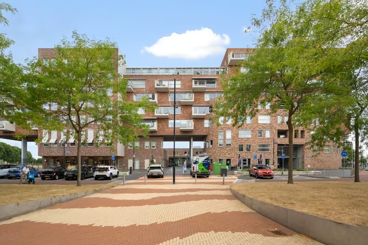 Galerijflat Middeldijkerplein 72 in Barendrecht