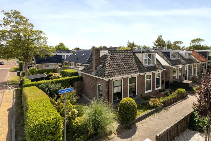 Hoekwoning Uniabuert 20 in Stiens