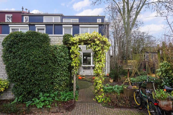 Hoekwoning Brilduikerhof 8 in Delft