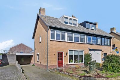 Eengezinswoning, 2-onder-1-kapwoning Schilderstraat 4 in Sambeek