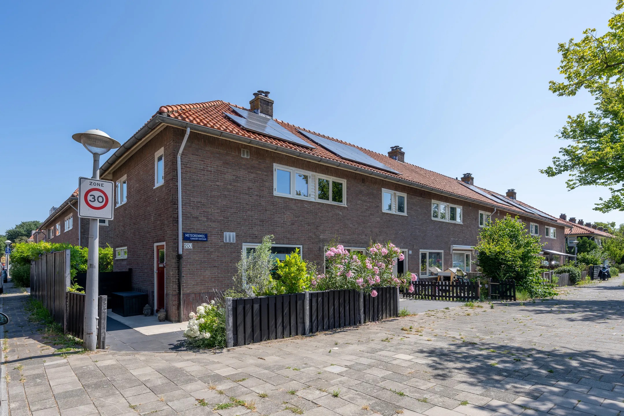 Hoekwoning Meteorenweg 200 in Amsterdam
