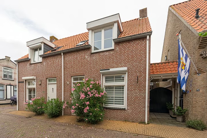 2-onder-1-kapwoning Kruittorenstraat 13 in Tholen