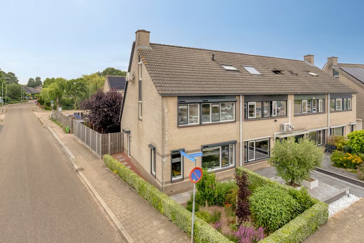Hoekwoning Vlielandlaan 93 in Duiven