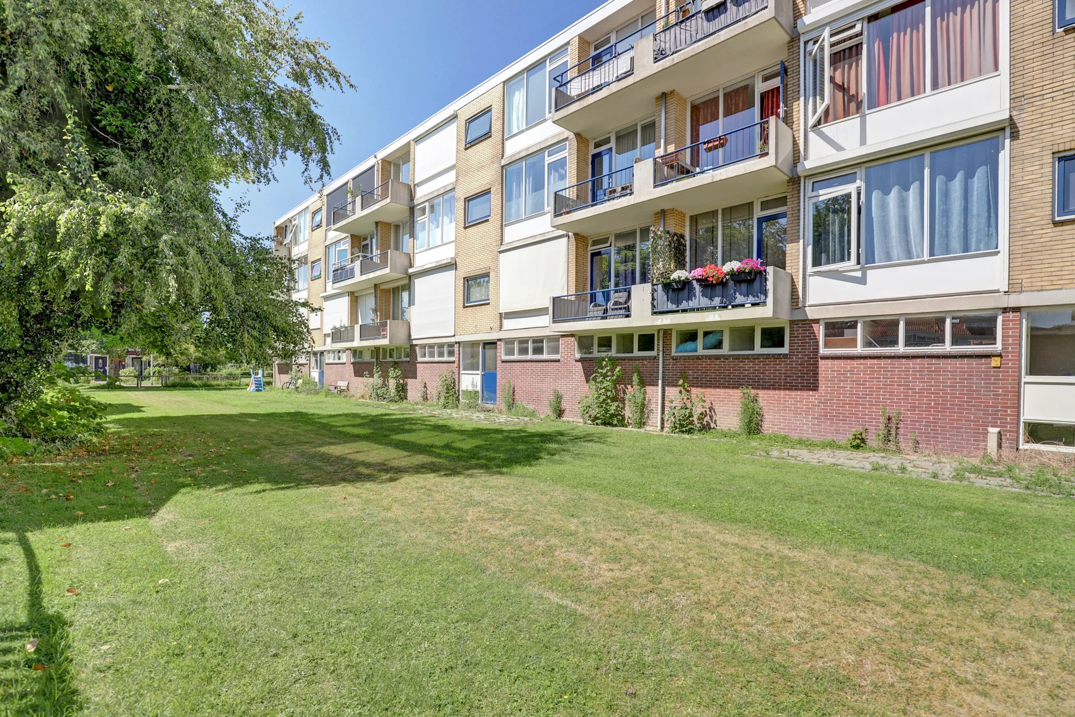 Portiekflat Ambachtshof 67 in Bodegraven