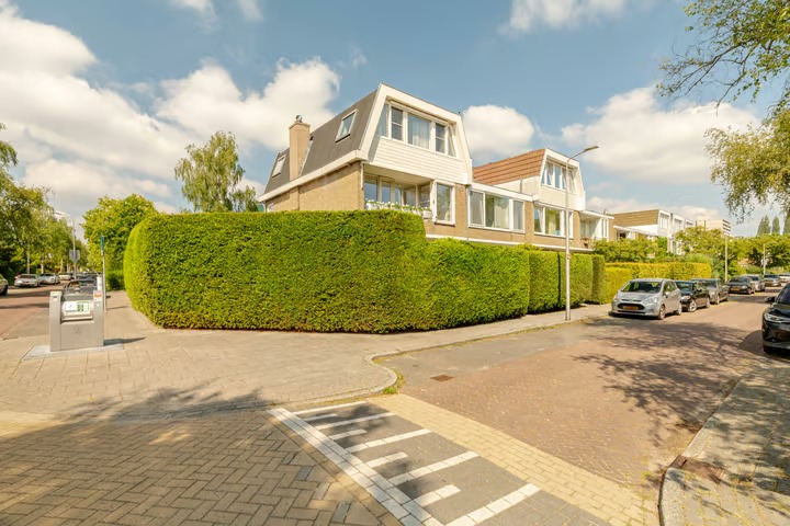 Hoekwoning Graaf Willemlaan 55 in Amstelveen