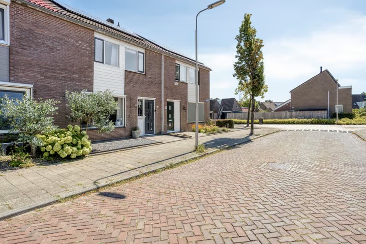 Tussenwoning Berkhoutlaan 79 in Emmeloord