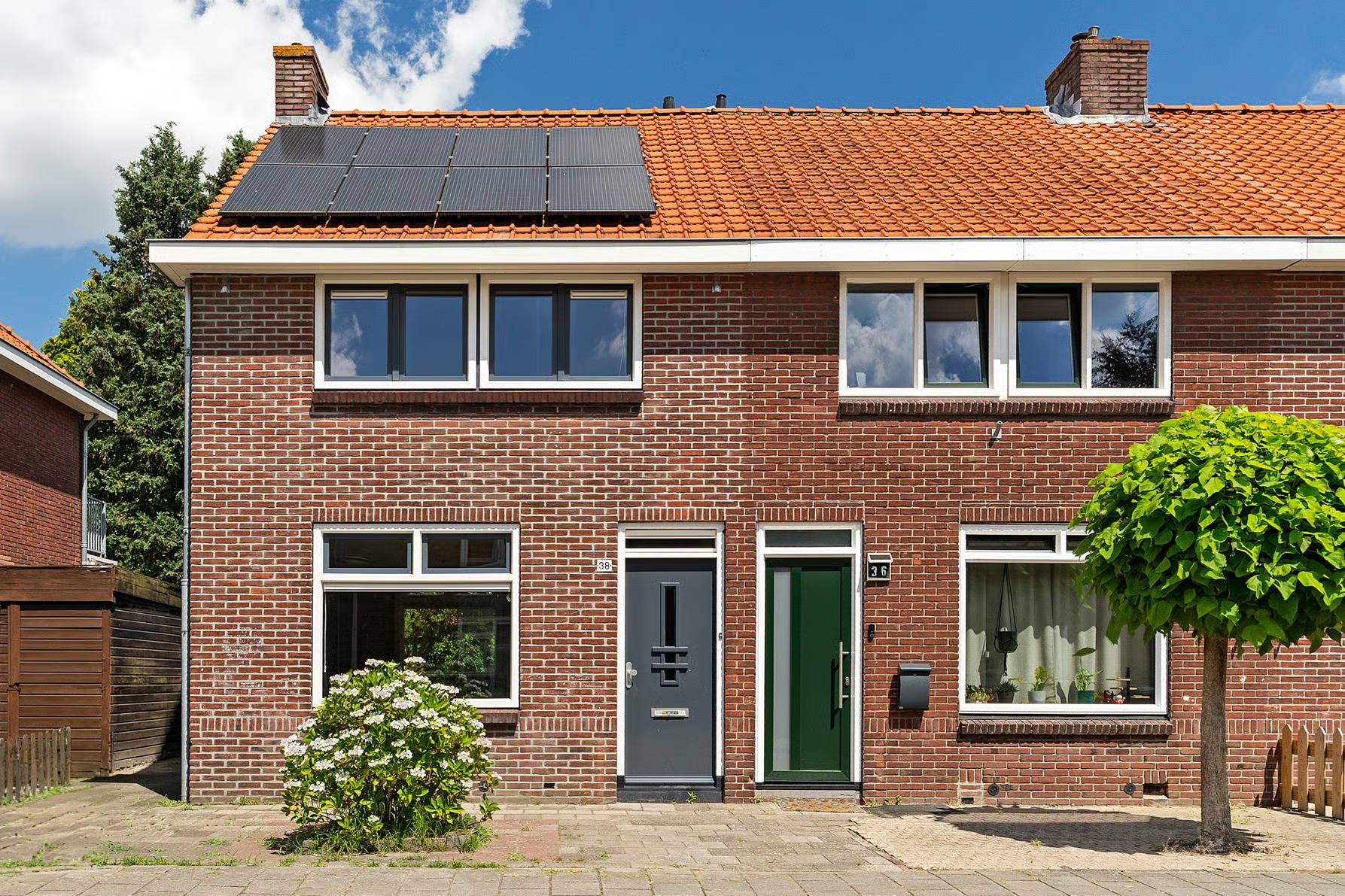 Hoekwoning Dr. Van Hoekstraat 38 in Enschede