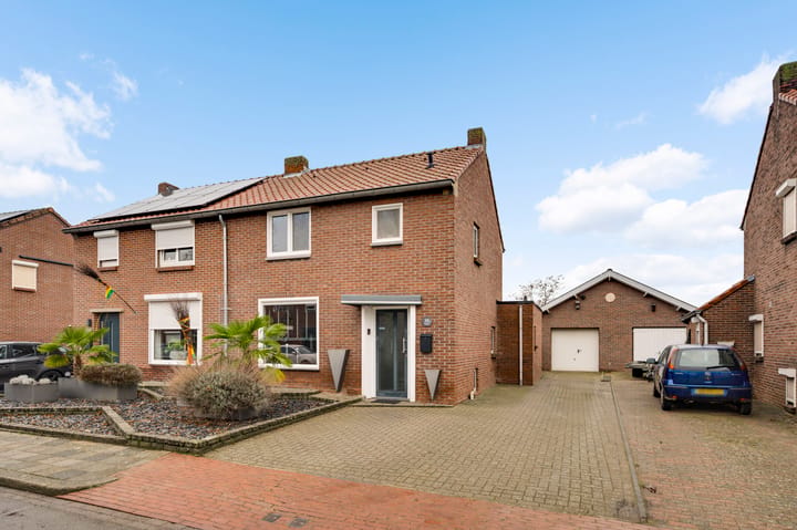 2-onder-1-kapwoning Graafschap Hornestraat 39 in Horn