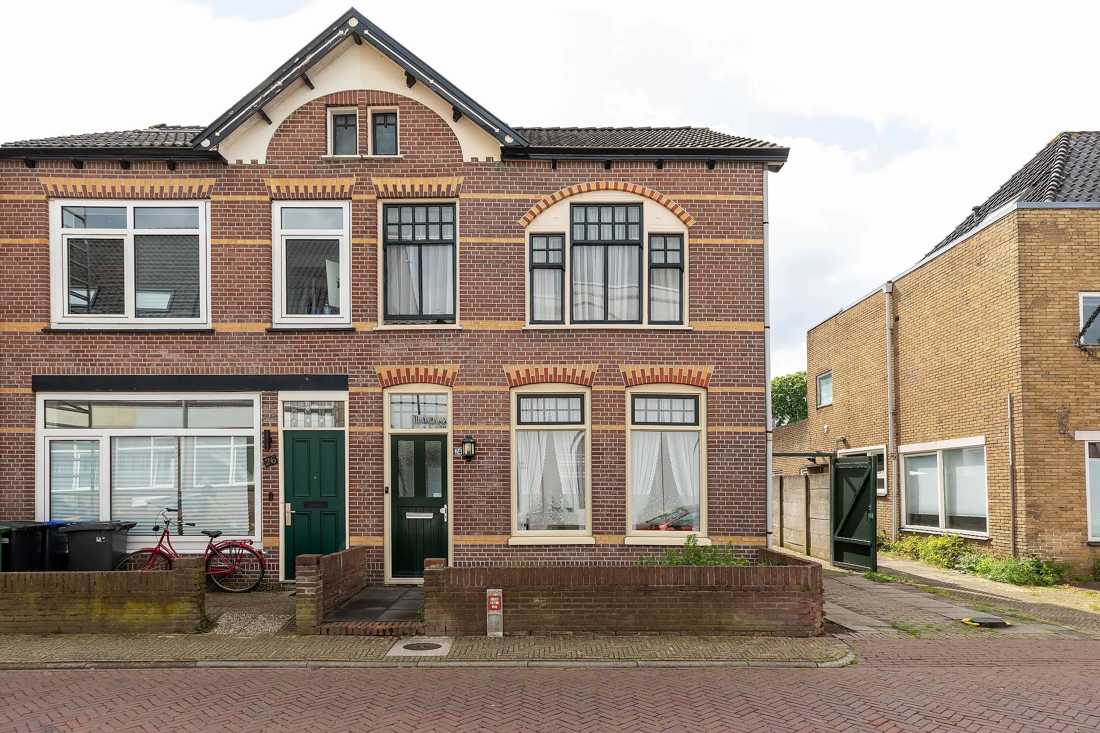Hoekwoning Geuzenweg 24 in Hilversum