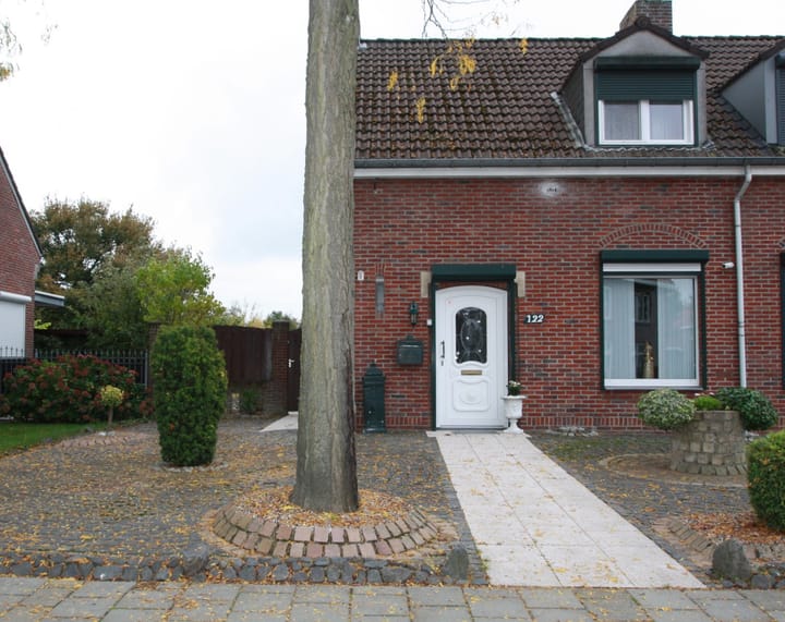 Eengezinswoning, 2-onder-1-kapwoning Kerkraderweg 122 in Heerlen