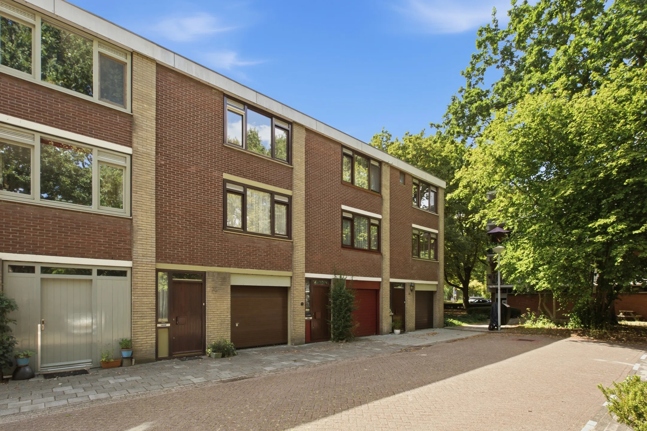 Tussenwoning (drive-in woning) Elpermeer 35 in Amsterdam