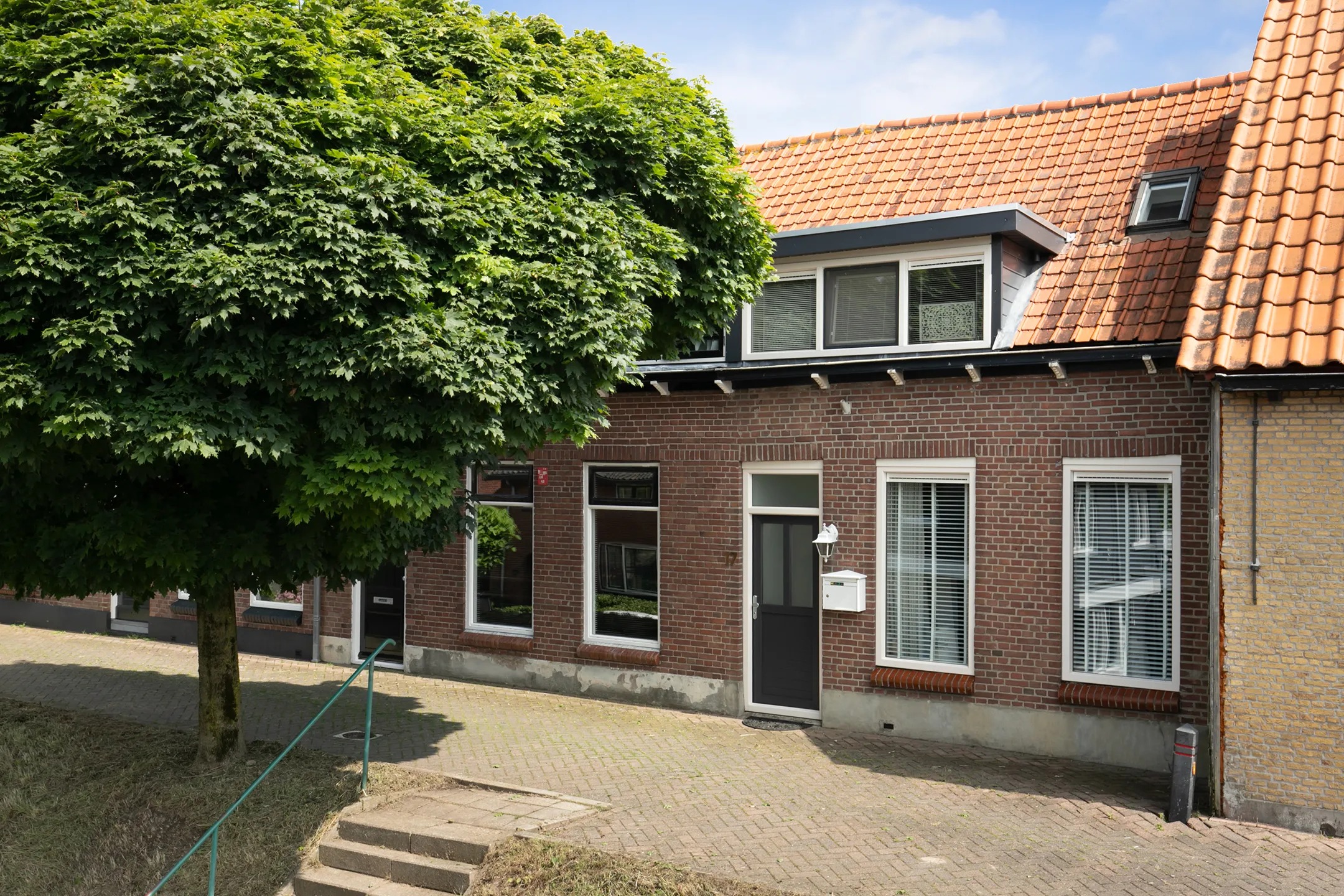 Tussenwoning (dijkwoning) Damstraat 17 Ridderkerk