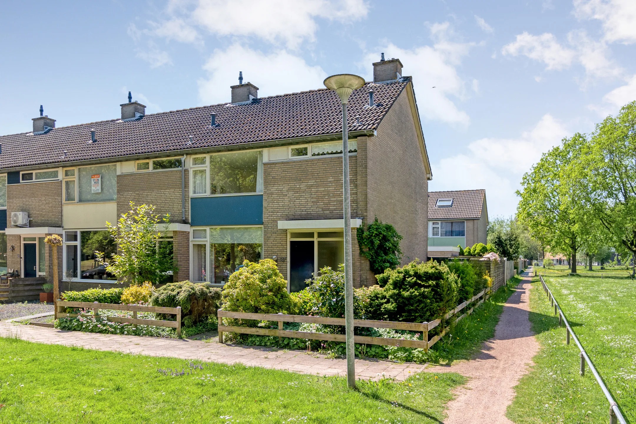 Hoekwoning Rijnstraat 37 in Assen