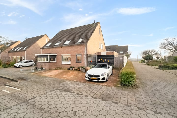 2-onder-1-kapwoning Alie Postmastraat 27 in Schagen