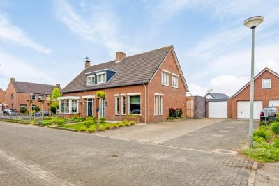 2-onder-1-kapwoning Klokkemakerstraat 42 in Well L