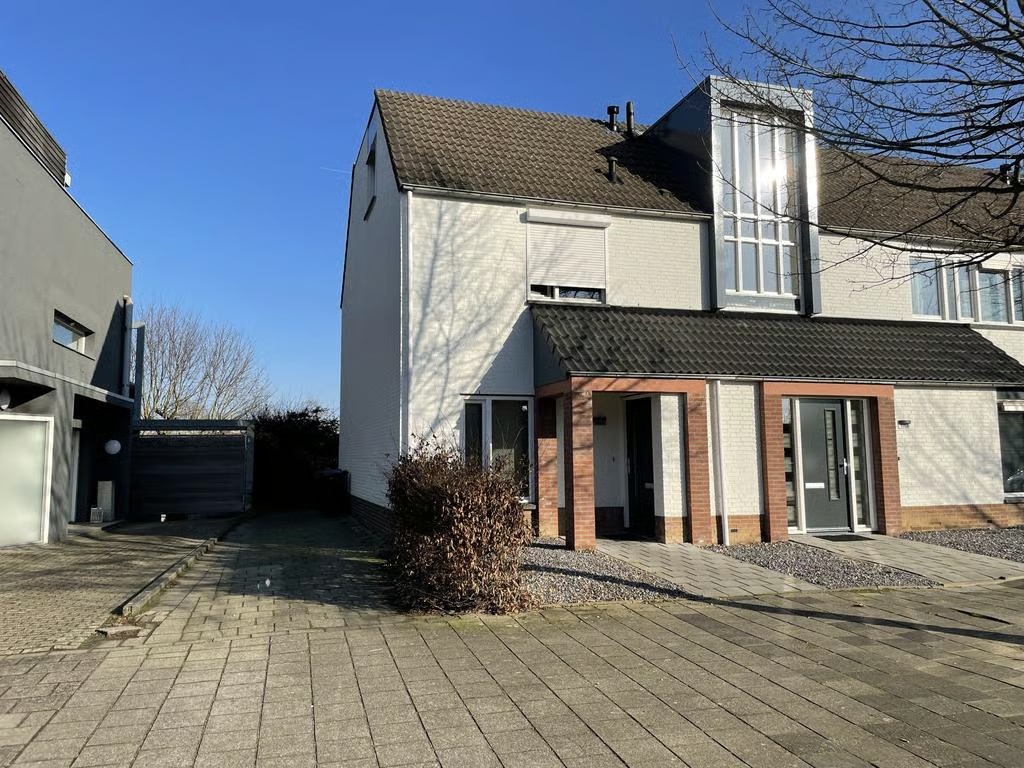 Hoekwoning Heerlerbaan 175 A in Heerlen