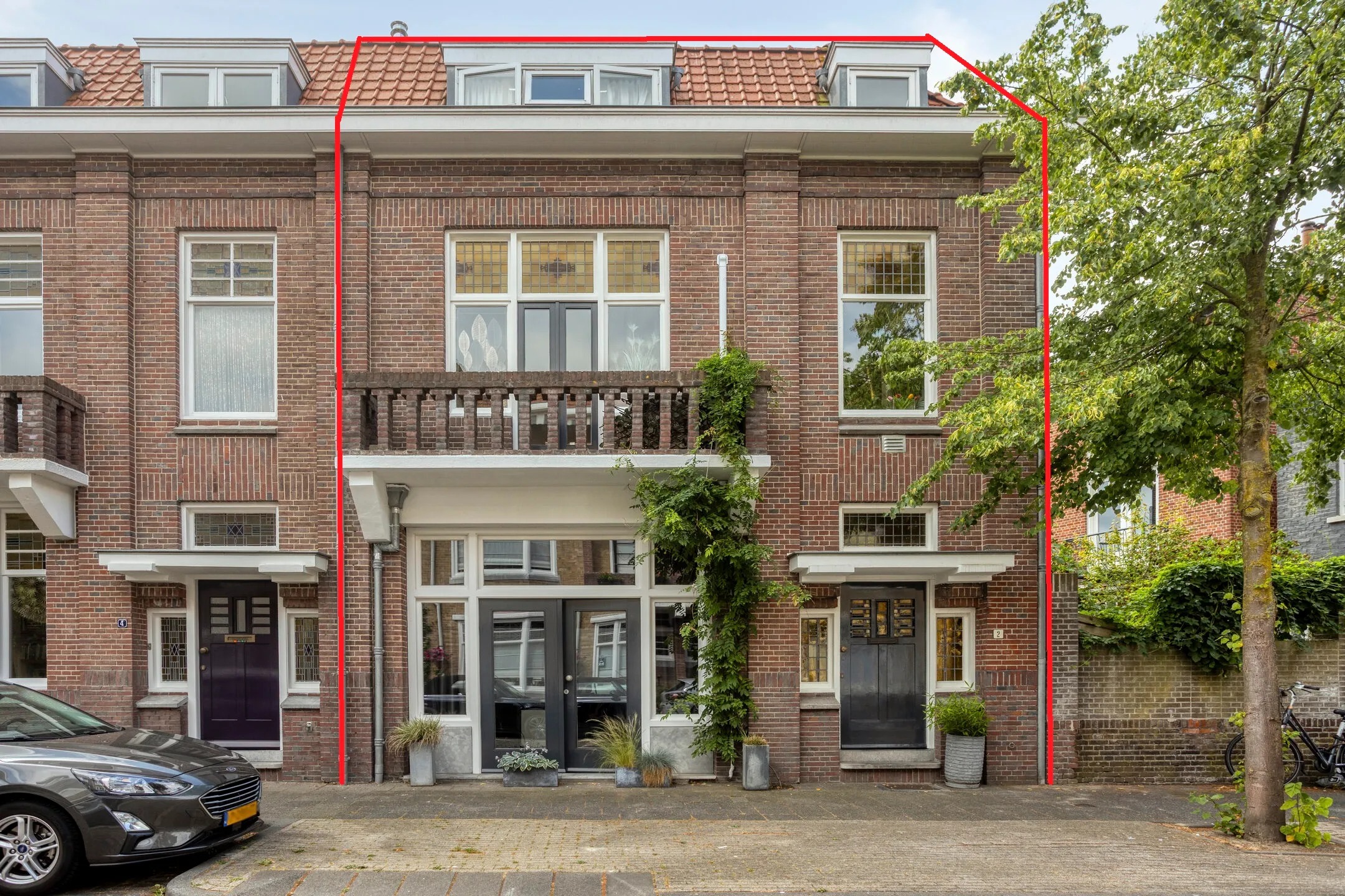 Hoekwoning Burgemeester Mathonstraat 2 in Bergen op Zoom