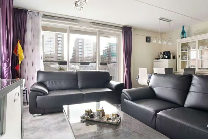 Portiekflat Waldorpstraat 432 in Den Haag
