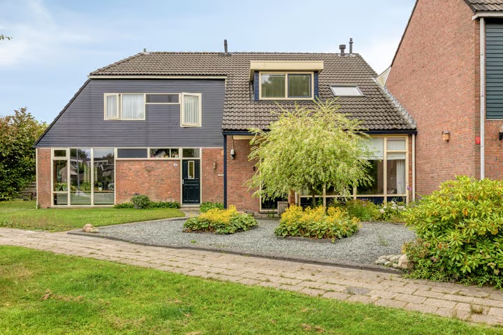 Geschakelde woning den Dam 14 Roden