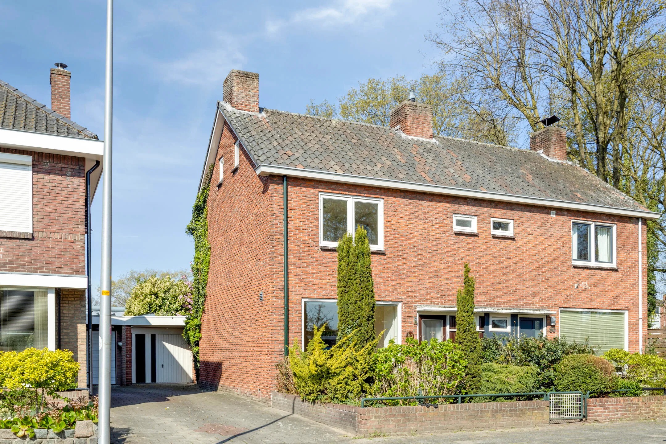 2-onder-1-kapwoning Wethouder Nijhuisstraat 82 in Enschede