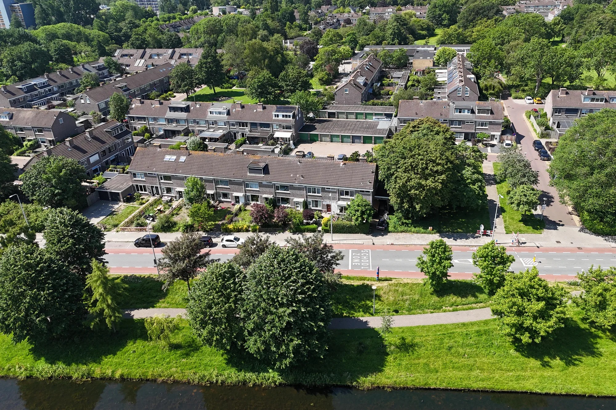 Tussenwoning Prof ten Doesschatestraat 91 in Heemskerk