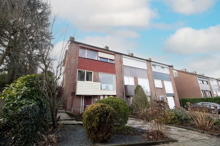 Hoekwoning (drive-in woning) Adriaen Brouwerstraat 3 in Kerkrade