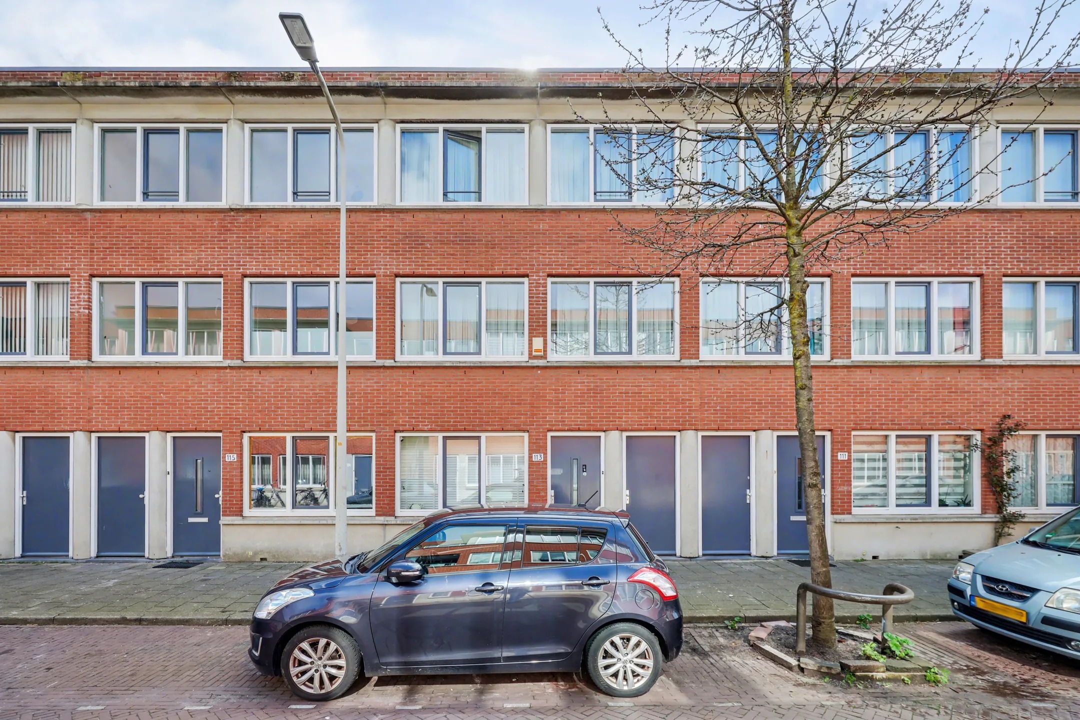 Tussenwoning Ferdinand Bolstraat 113 in Den Haag