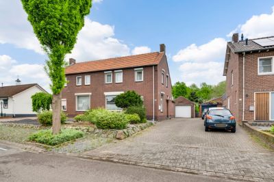 Eengezinswoning, 2-onder-1-kapwoning Molenstraat 22 in Kessel