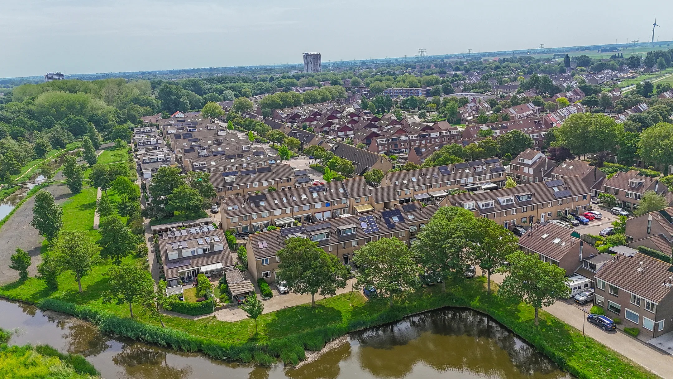 Tussenwoning Bazuinstraat 20 in Spijkenisse