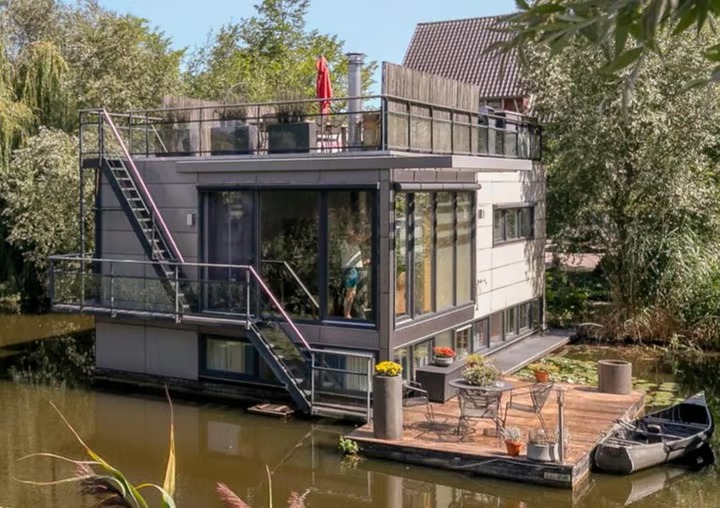 Vrijstaande woning (waterwoning) Burt Bacharachstraat 22 in Utrecht