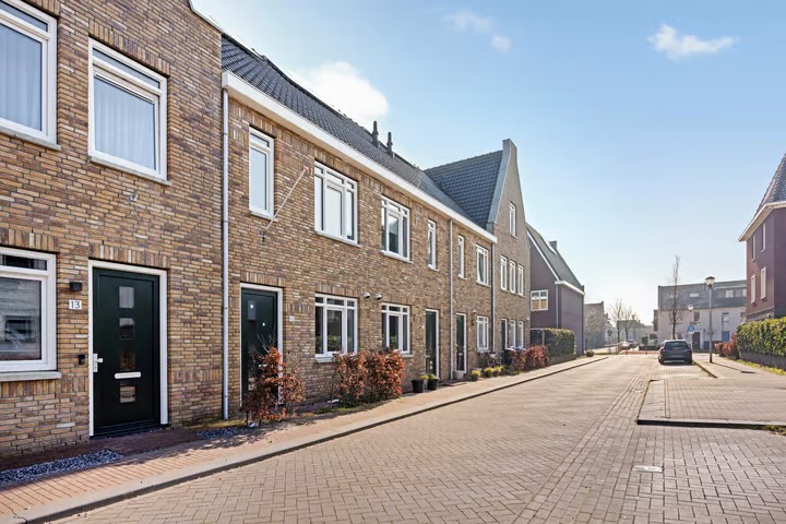 Hoekwoning Brink van Pietje Bell 21 in Pijnacker