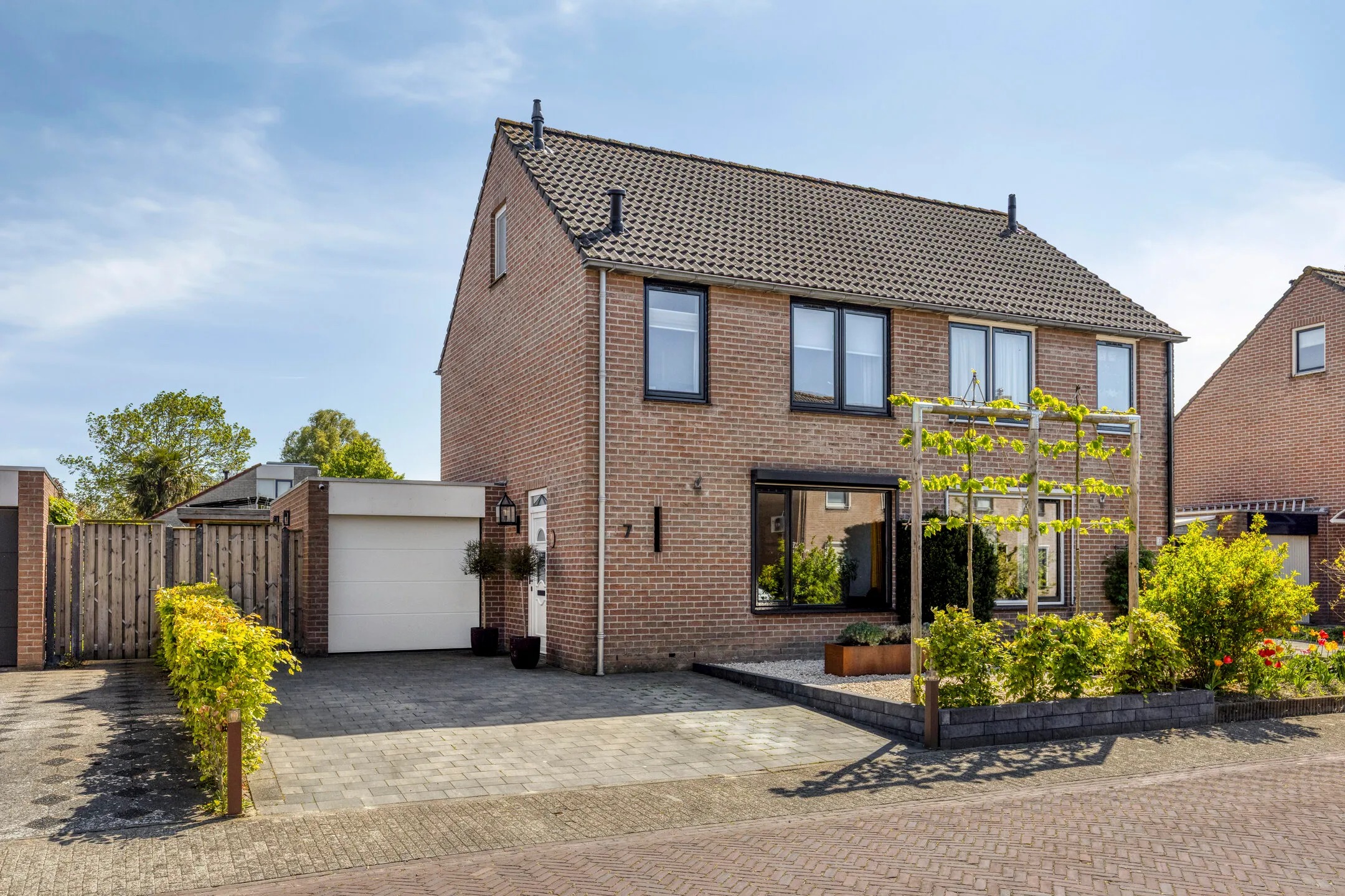 2-onder-1-kapwoning Etty Hillesumlaan 7 in Kloetinge