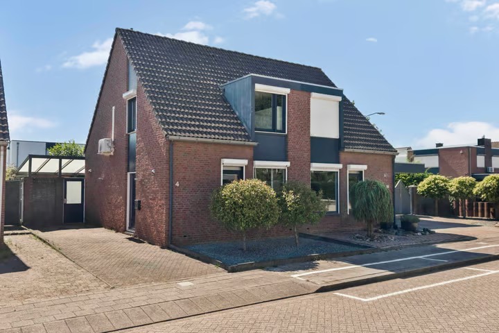 2-onder-1-kapwoning Dr. Willem Dreesstraat 4 in Hoensbroek